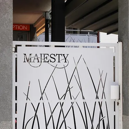 Majesty 3*
