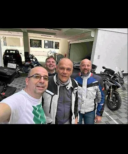 Majesty Panzió Ni